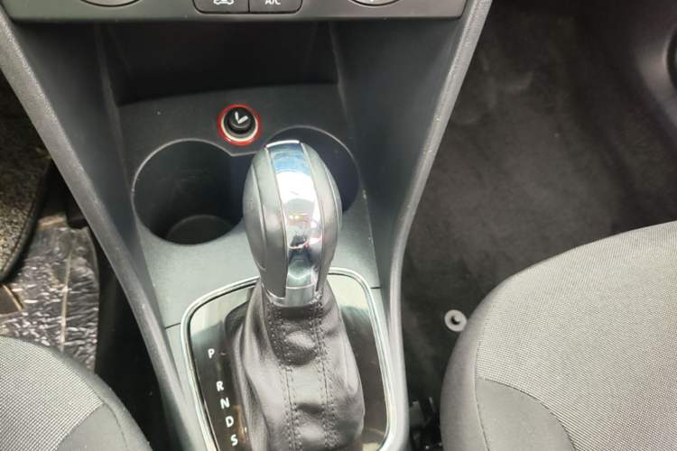 Used Volkswagen Polo 2016 1.6L Automatic Comfort Model Gear Lever