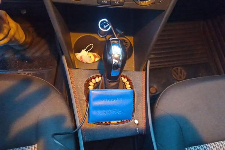 Used Volkswagen Polo 2016 1.4L Automatic Trendy Model Gear Lever