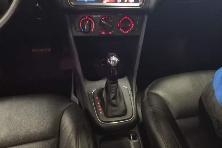 Used Volkswagen Polo 2016 1.4L Automatic Trendy Model Gear Lever