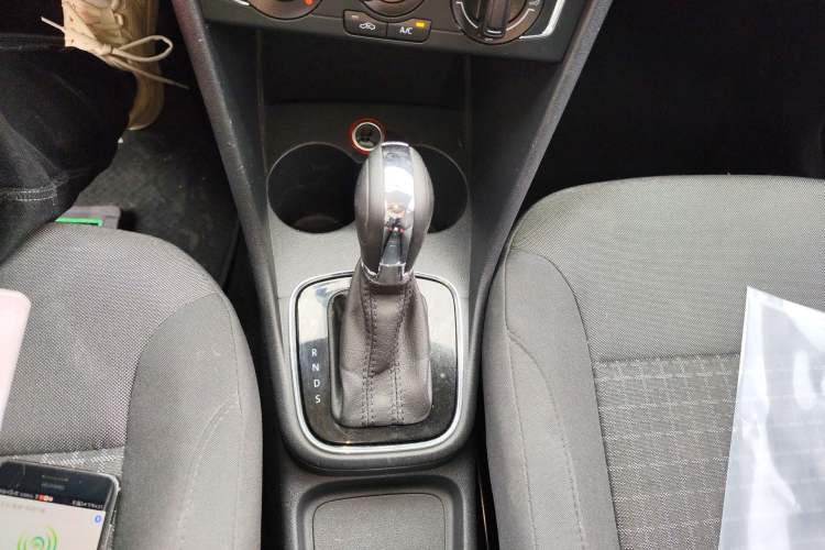 Used Volkswagen Polo 2016 1.6L Automatic Comfort Model Gear Lever