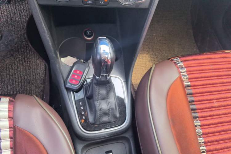 Used Volkswagen Polo 2016 1.6L Automatic Comfort Model Gear Lever
