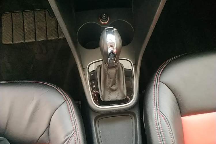 Used Volkswagen Polo 2016 1.6L Automatic Comfort Model Gear Lever