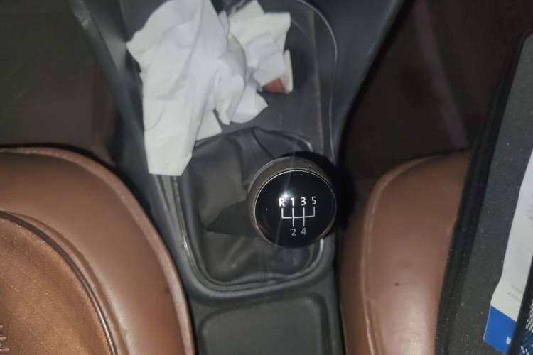 Used Volkswagen Polo 2016 1.4L Manual Fashion Model Gear Lever
