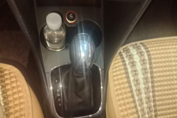 Used Volkswagen Polo 2016 1.6L Automatic Comfort Model Gear Lever