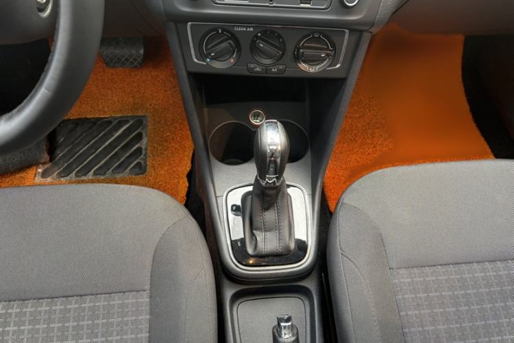 Used Volkswagen Polo 2016 1.6L Automatic Comfort Model Gear Lever
