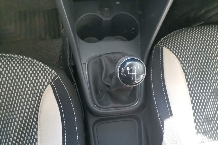 Used Volkswagen Polo 2016 1.4L Manual Fashion Model Gear Lever