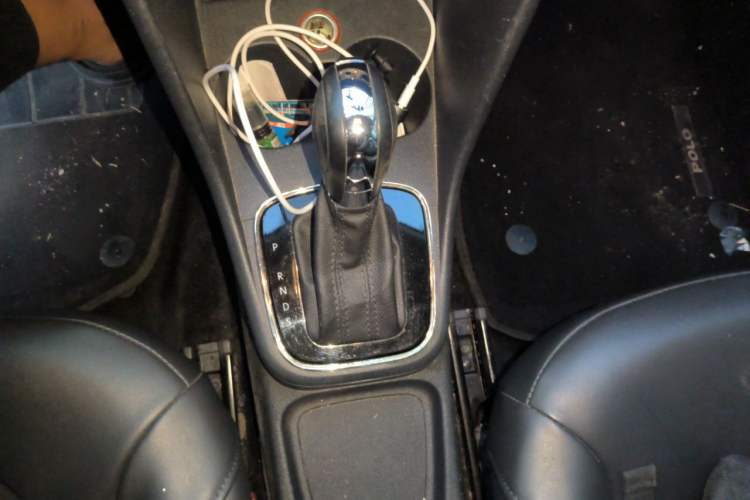 Used Volkswagen Polo 2016 1.6L Automatic Comfort Model Gear Lever