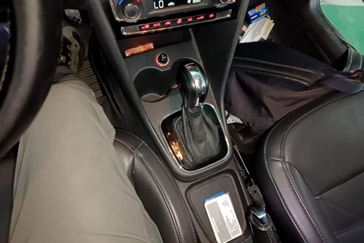 Used Volkswagen Polo 2016 1.6L Automatic Luxury Model Gear Lever