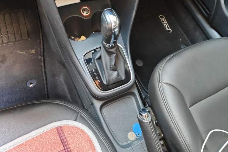 Used Volkswagen Polo 2016 1.6L Automatic Comfort Model Gear Lever