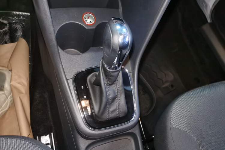 Used Volkswagen Polo 2016 1.6L Automatic Comfort Model Gear Lever