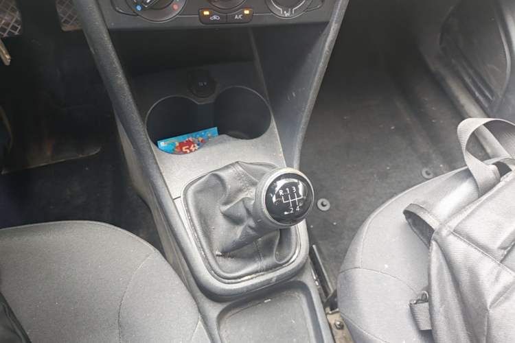 Used Volkswagen Polo 2016 1.4L Manual Fashion Model Gear Lever