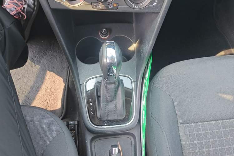 Used Volkswagen Polo 2016 1.6L Automatic Comfort Model Gear Lever