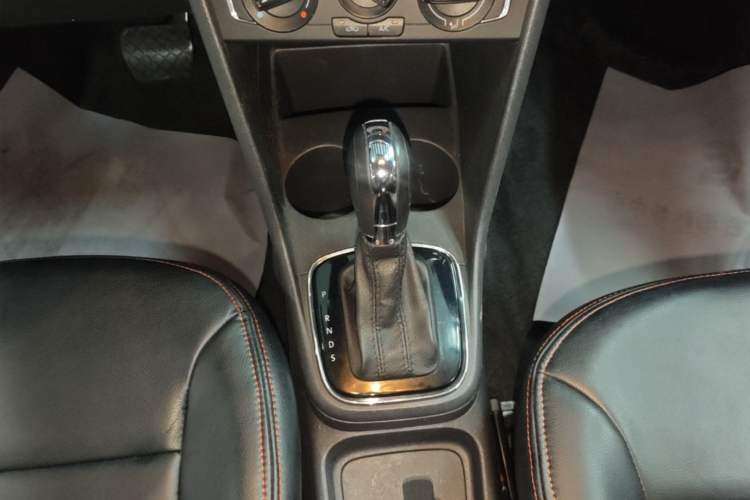 Used Volkswagen Polo 2016 1.6L Automatic Comfort Model Gear Lever