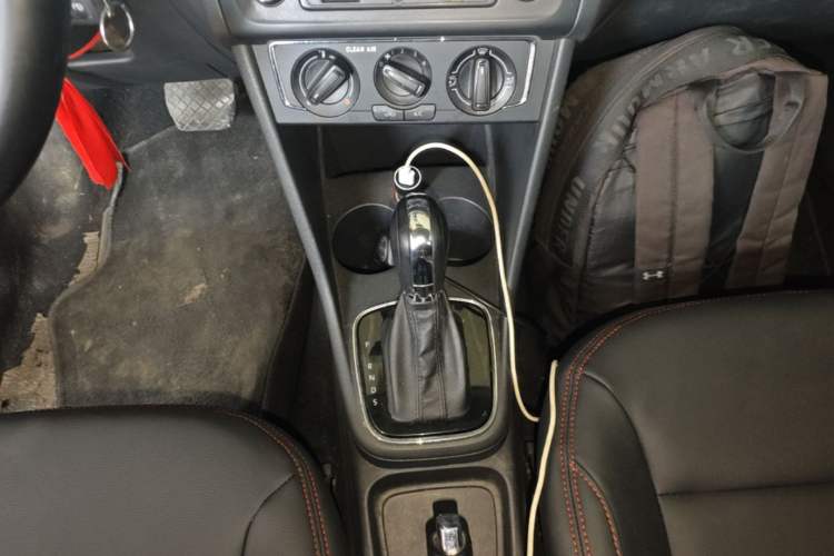 Used Volkswagen Polo 2016 1.6L Automatic Comfort Model Gear Lever