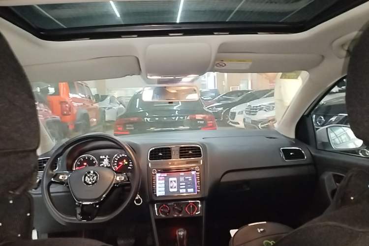 Used Volkswagen Polo 2016 1.6L Automatic Comfort Model Headliner