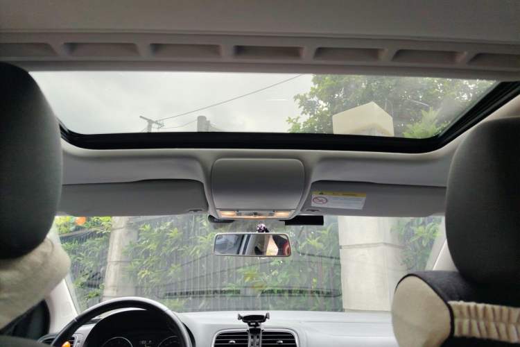 Used Volkswagen Polo 2016 1.6L Automatic Comfort Model Headliner