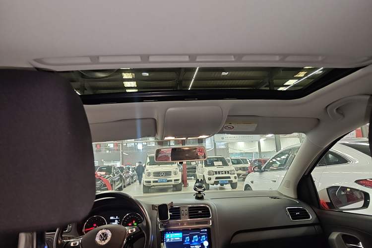 Used Volkswagen Polo 2016 1.6L Automatic Comfort Model Headliner