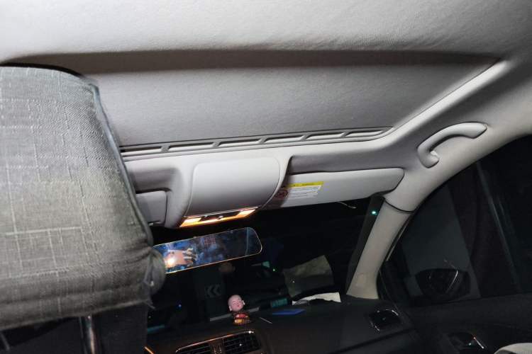 Used Volkswagen Polo 2016 1.6L Automatic Comfort Model Headliner