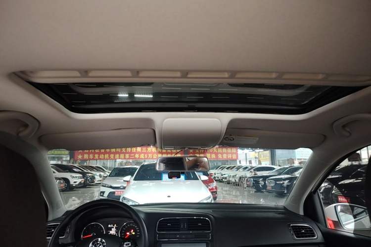 Used Volkswagen Polo 2016 1.6L Automatic Comfort Model Headliner