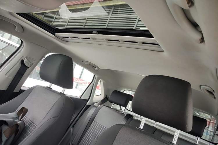 Used Volkswagen Polo 2016 1.6L Automatic Comfort Model Headliner