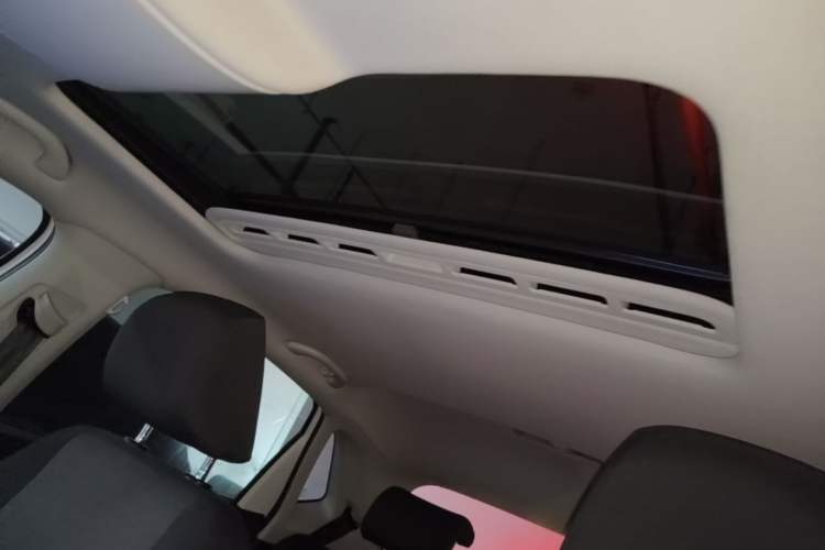 Used Volkswagen Polo 2016 1.6L Automatic Comfort Model Headliner