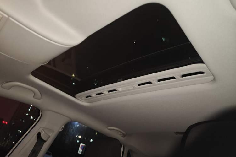 Used Volkswagen Polo 2016 1.6L Automatic Comfort Model Headliner