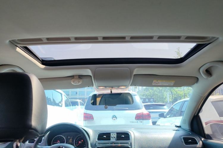 Used Volkswagen Polo 2016 1.6L Automatic Comfort Model Headliner