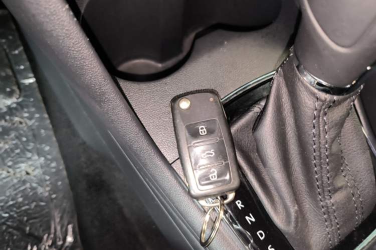 Used Volkswagen Polo 2016 1.6L Automatic Luxury Model Interior 1