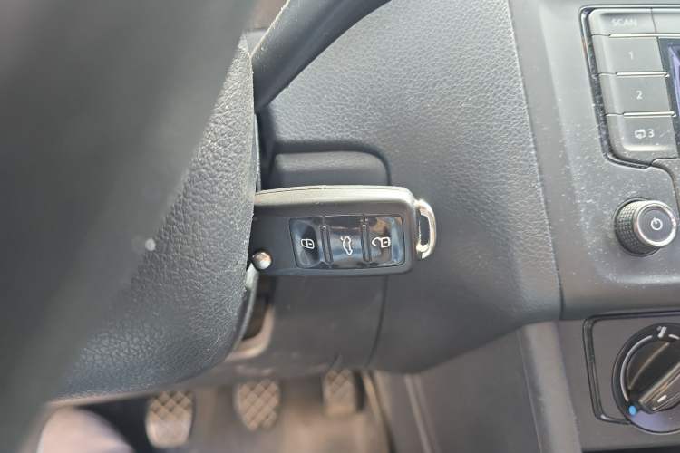 Used Volkswagen Polo 2016 1.4L Manual Fashion Model Interior 1