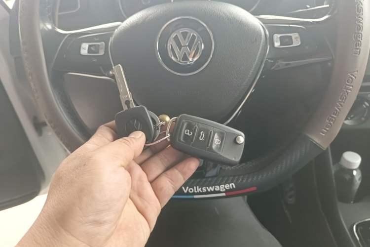 Used Volkswagen Polo 2016 1.6L Automatic Comfort Model Interior 1