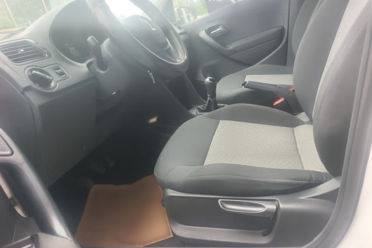 Used Volkswagen Polo 2016 1.4L Manual Fashion Model Interior 1