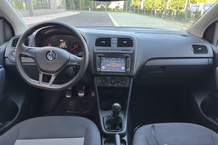 Used Volkswagen Polo 2016 1.4L Manual Fashion Model Interior 1