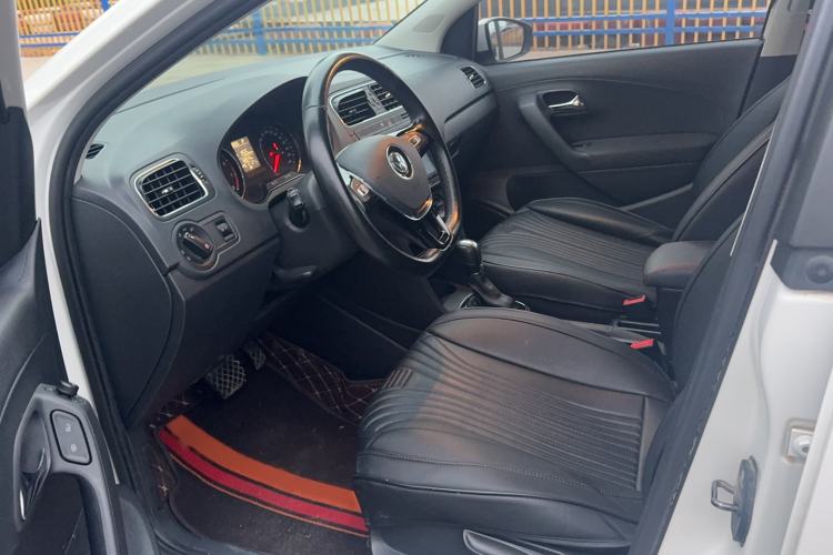 Used Volkswagen Polo 2016 1.6L Automatic Comfort Model Interior 1