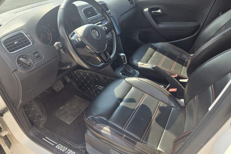 Used Volkswagen Polo 2016 1.6L Automatic Comfort Model Interior 1