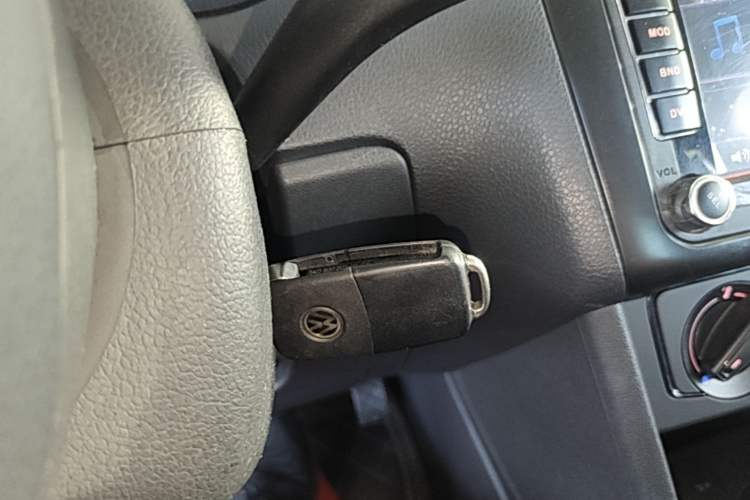 Used Volkswagen Polo 2016 1.4L Manual Fashion Model Interior 1