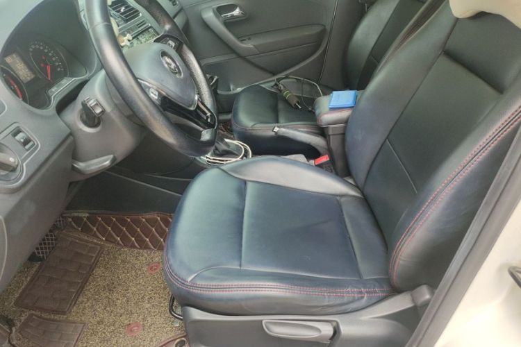 Used Volkswagen Polo 2016 1.6L Automatic Comfort Model Interior 1