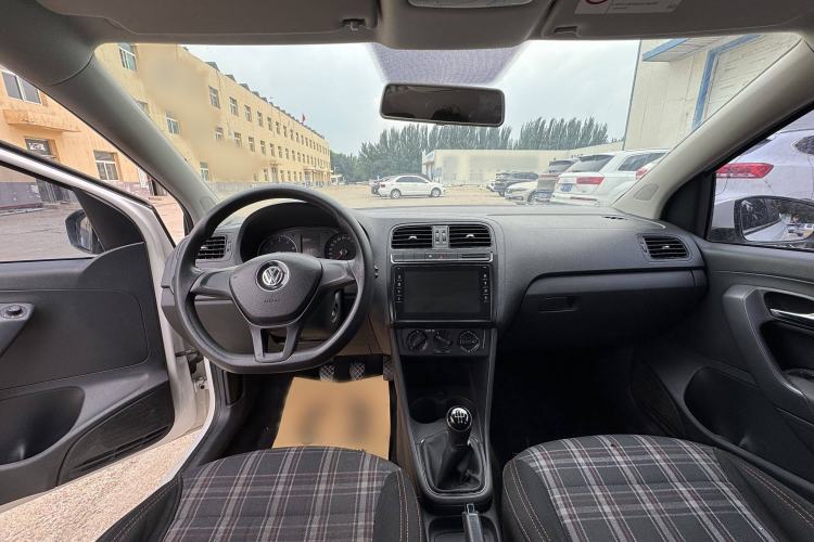Used Volkswagen Polo 2016 1.4L Manual Fashion Model Interior 1