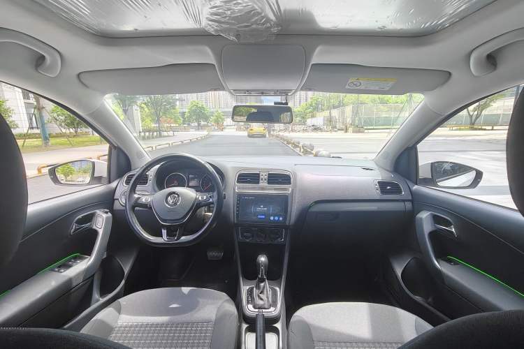 Used Volkswagen Polo 2016 1.6L Automatic Comfort Model Interior 1