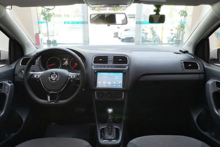 Used Volkswagen Polo 2016 1.6L Automatic Comfort Model Interior 1