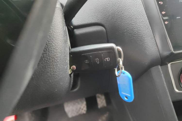 Used Volkswagen Polo 2016 1.6L Automatic Comfort Model Interior 1