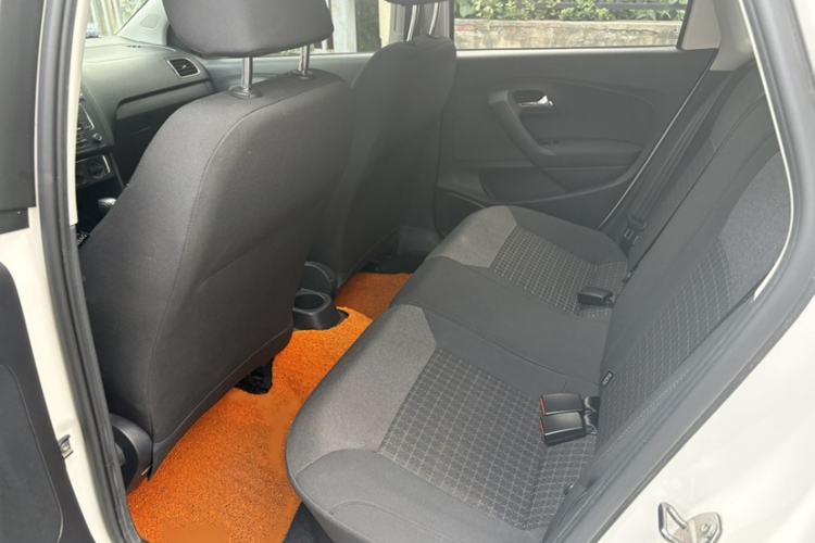 Used Volkswagen Polo 2016 1.6L Automatic Comfort Model Interior 1