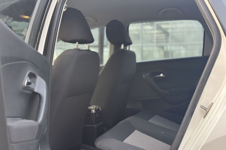Used Volkswagen Polo 2016 1.4L Manual Fashion Model Interior 10