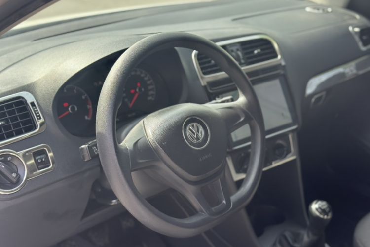 Used Volkswagen Polo 2016 1.4L Manual Fashion Model Interior 10