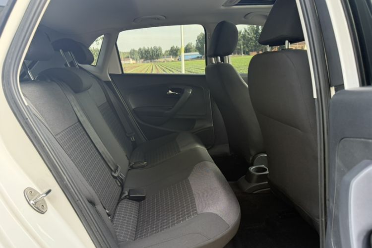 Used Volkswagen Polo 2016 1.6L Automatic Comfort Model Interior 11