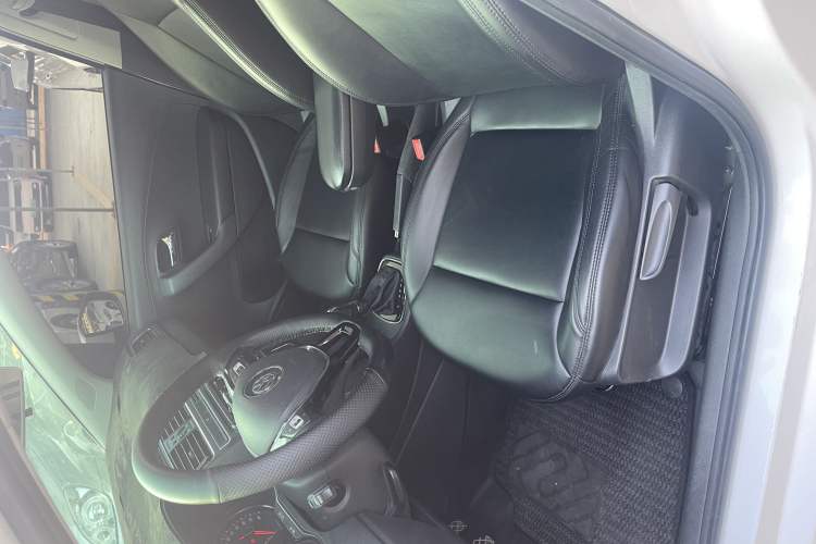 Used Volkswagen Polo 2016 1.6L Automatic Comfort Model Interior 2