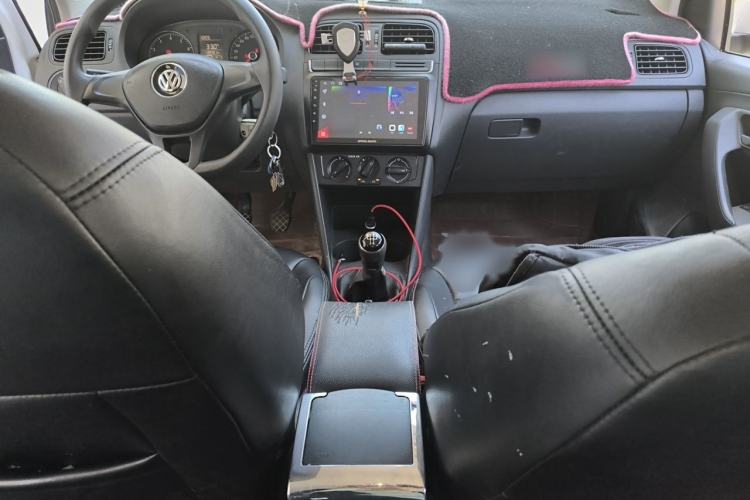 Used Volkswagen Polo 2016 1.4L Manual Fashion Model Interior 2