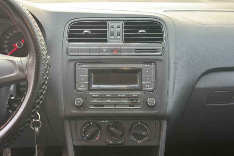 Used Volkswagen Polo 2016 1.4L Manual Fashion Model Interior 2