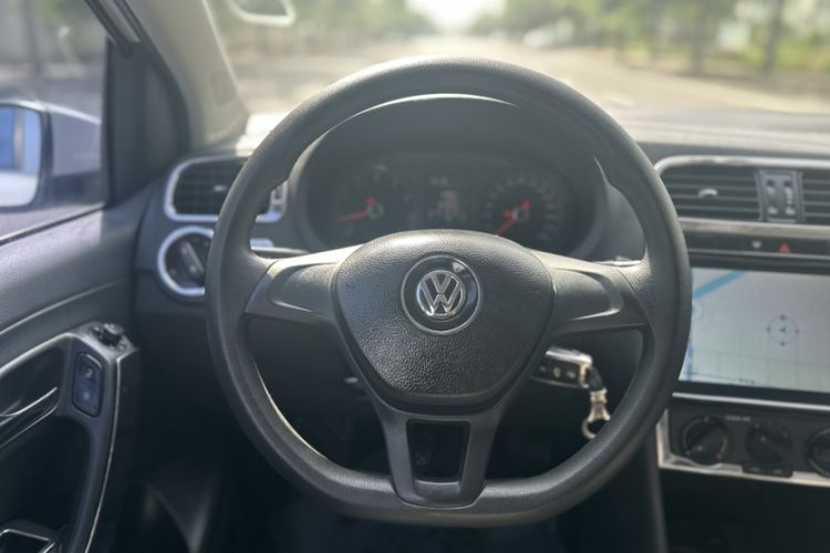 Used Volkswagen Polo 2016 1.4L Manual Fashion Model Interior 2