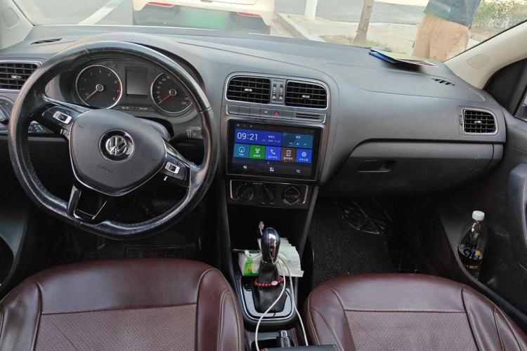 Used Volkswagen Polo 2016 1.6L Automatic Comfort Model Interior 2