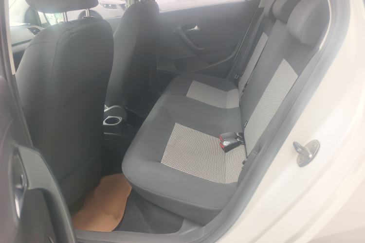 Used Volkswagen Polo 2016 1.4L Manual Fashion Model Interior 2